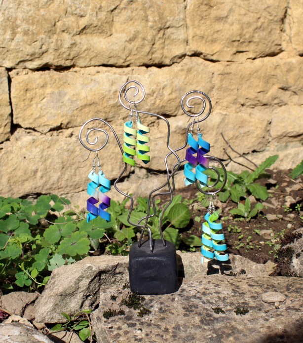 Petites boucles d'oreilles spirales