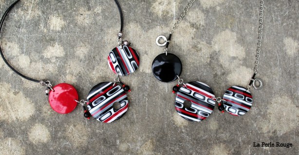 Colliers disques noirs, blancs, et rouge parce que c'est toujours classe ! 