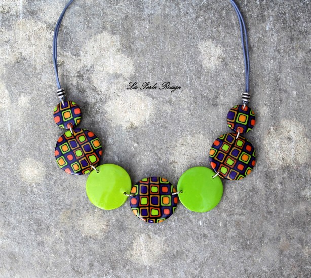 Collier violet, orange et VERT POMME
