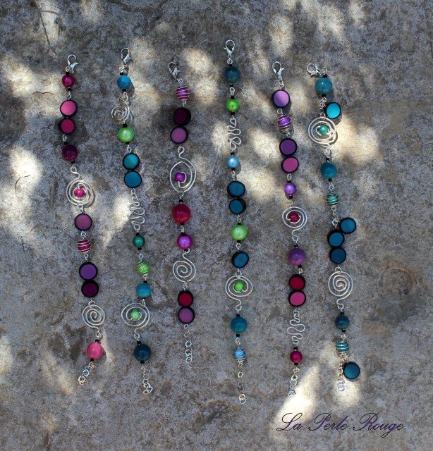 Bracelets acidulés roses et turquoises