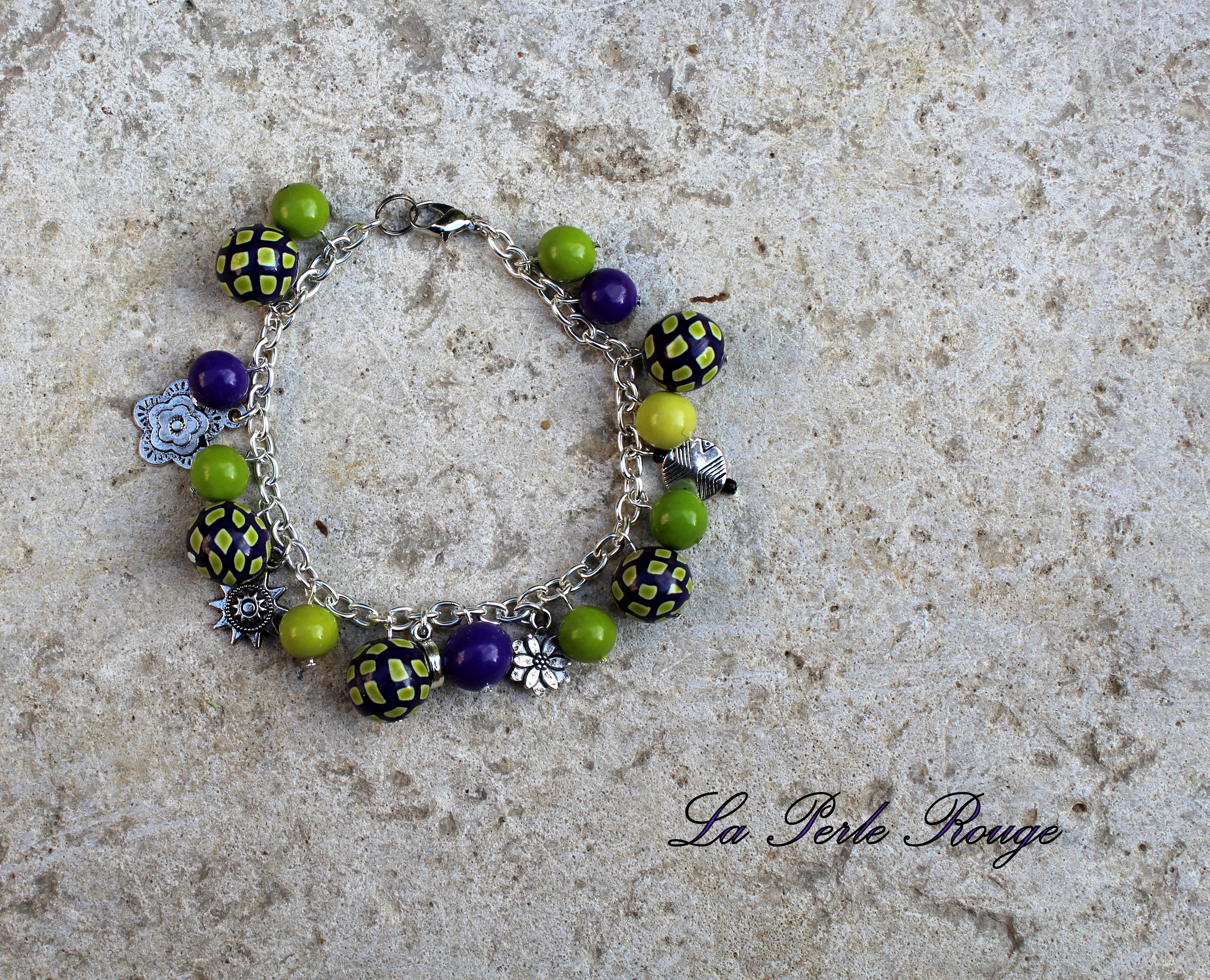 Bracelet breloques vert et violet