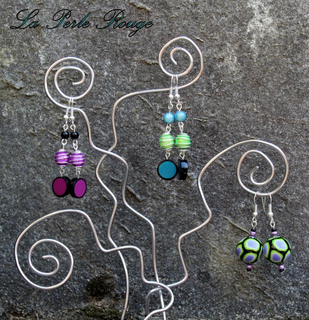 Boucles assorties aux bracelets acidulés